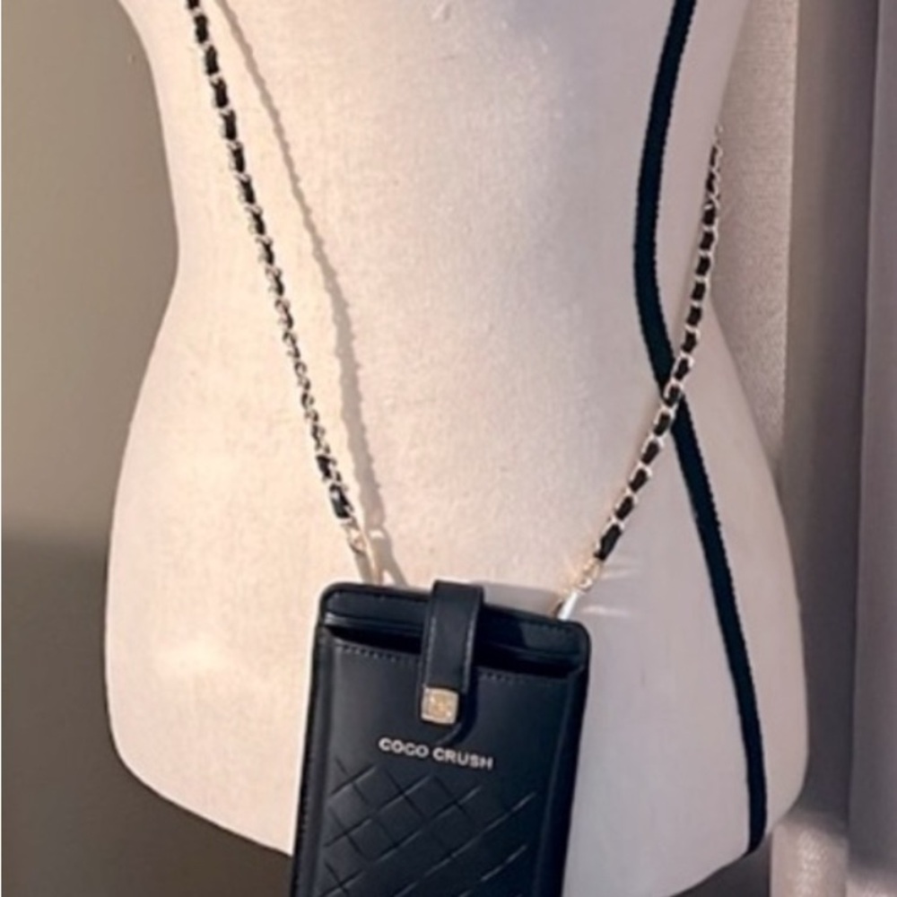 NIB Chanel Coco Crush Black Cellphone Case/ Crossbody - Picture 8 of 9